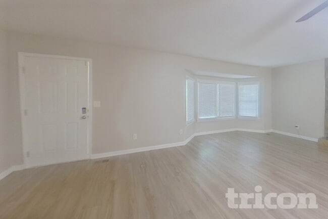 Building Photo - 120 Elberta Dr