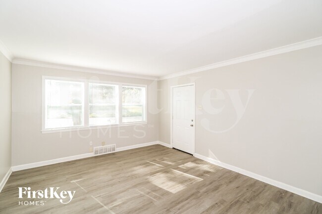 Foto del edificio - 1094 E Shelby Dr