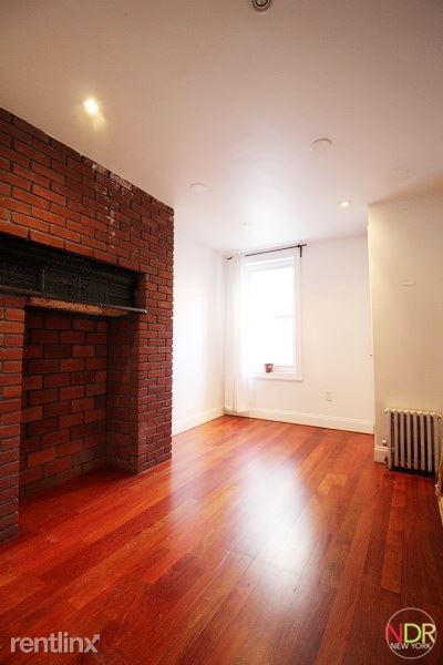 Foto del edificio - 256 Tompkins Ave