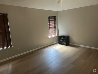 Building Photo - 1225 Darless Dr