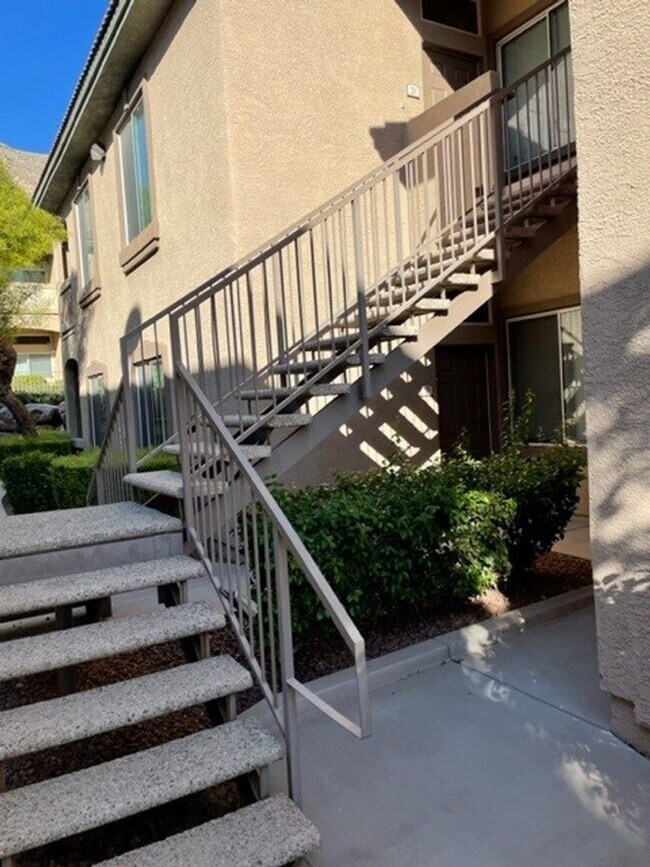 Foto del edificio - 3511 Desert Cliff St