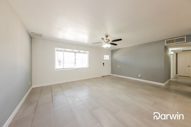 Building Photo - 5449 W Flower St