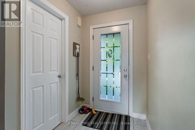 Building Photo - 270 Mica Crescent