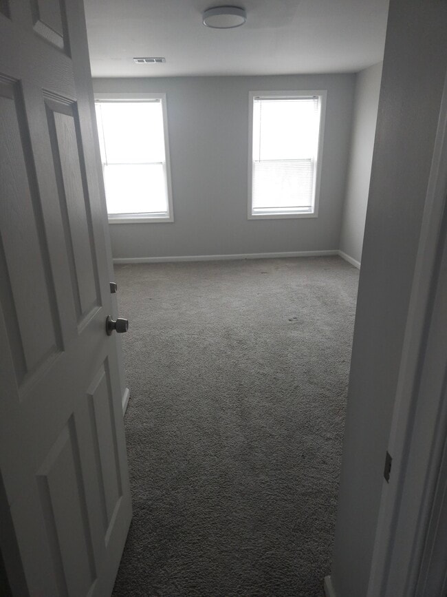 Building Photo - 15 Lavern Ave