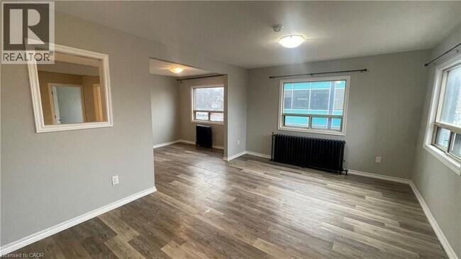 Building Photo - 468 Main St E