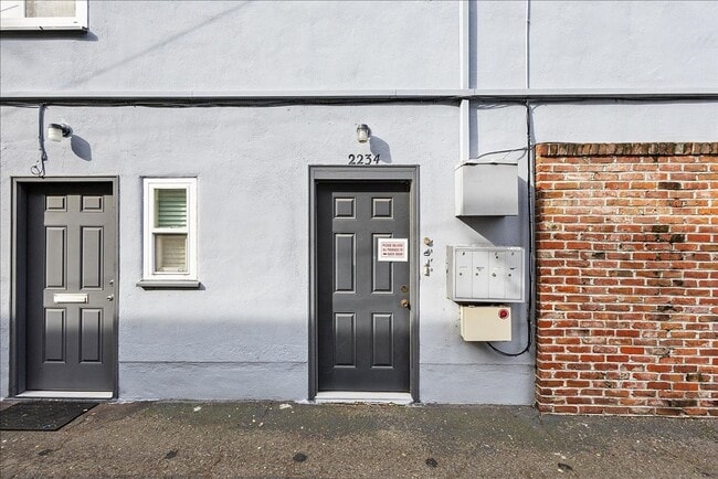 Building Photo - 2234 Santa Clara Ave