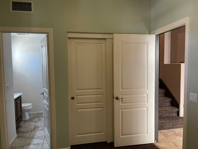 Dormitorio en la planta baja - 12447 Canal Dr