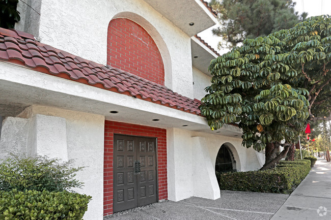 Building Photo - The Brookshire Apartments