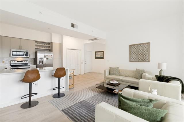 Building Photo - 3225 Turtle Creek Blvd