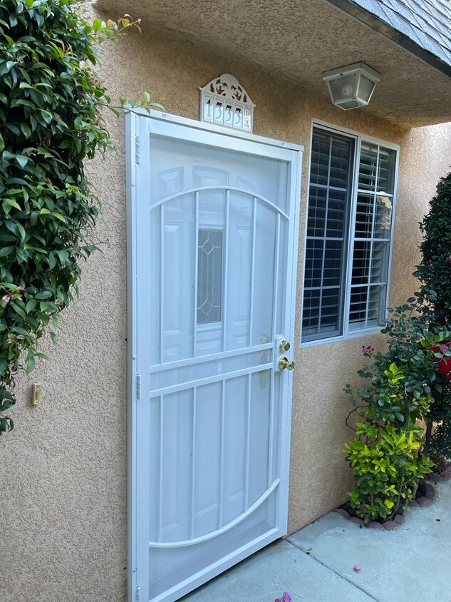Primary Photo - 1333 N McCadden Pl
