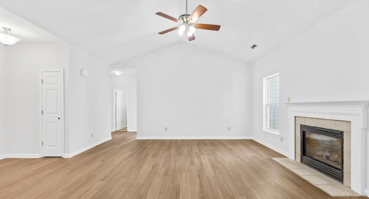 Foto del edificio - 6200 Trevor Simpson Dr