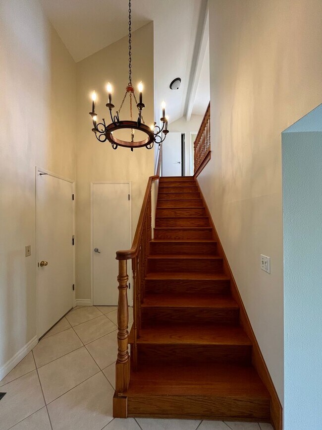 Building Photo - Lovely Home with 3 bedrooms, 2 bath plus o...