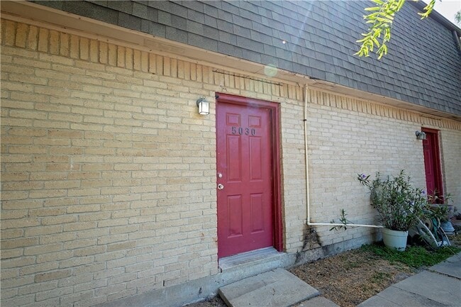 Building Photo - 5030 Meandering Ln