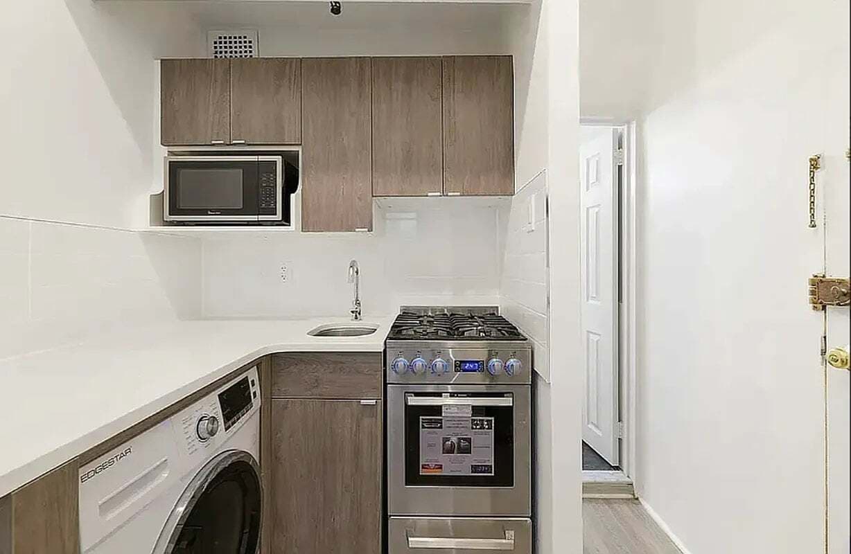 Building Photo - 340 W 48th St