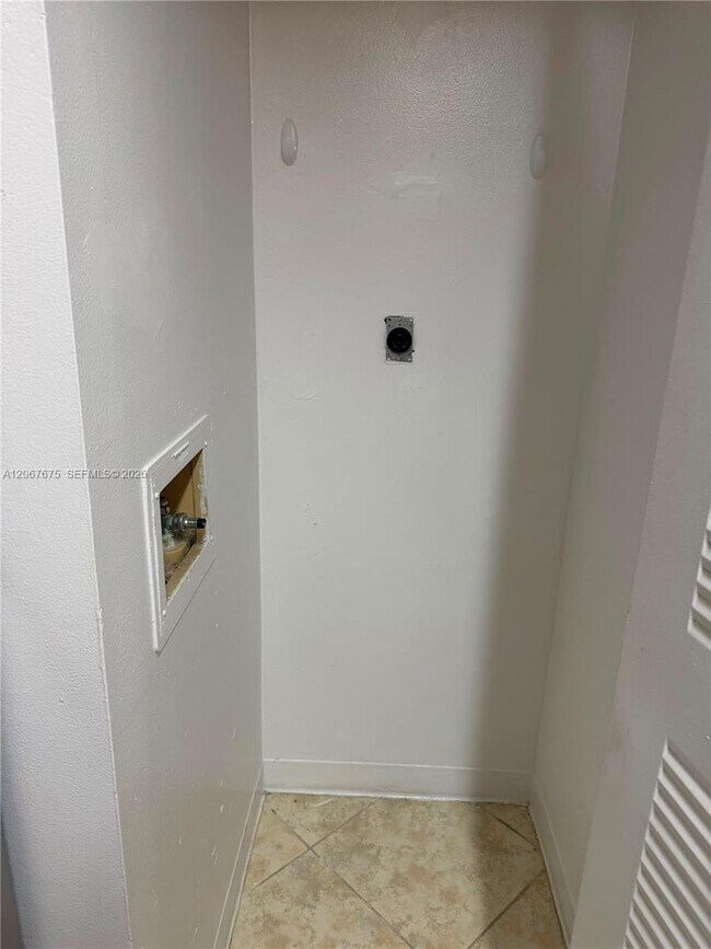 Foto del edificio - 7601 E Treasure Dr