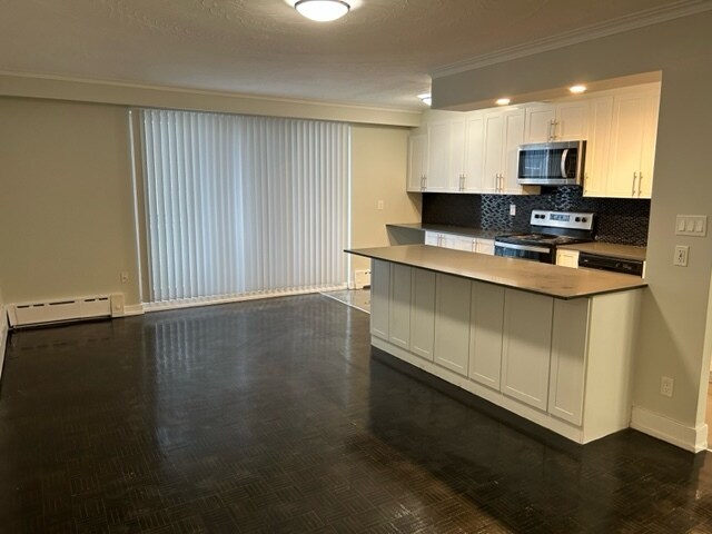 Building Photo - Shoreline Lakeview 1 Bedroom Unit Beautifully Renovated with balcony