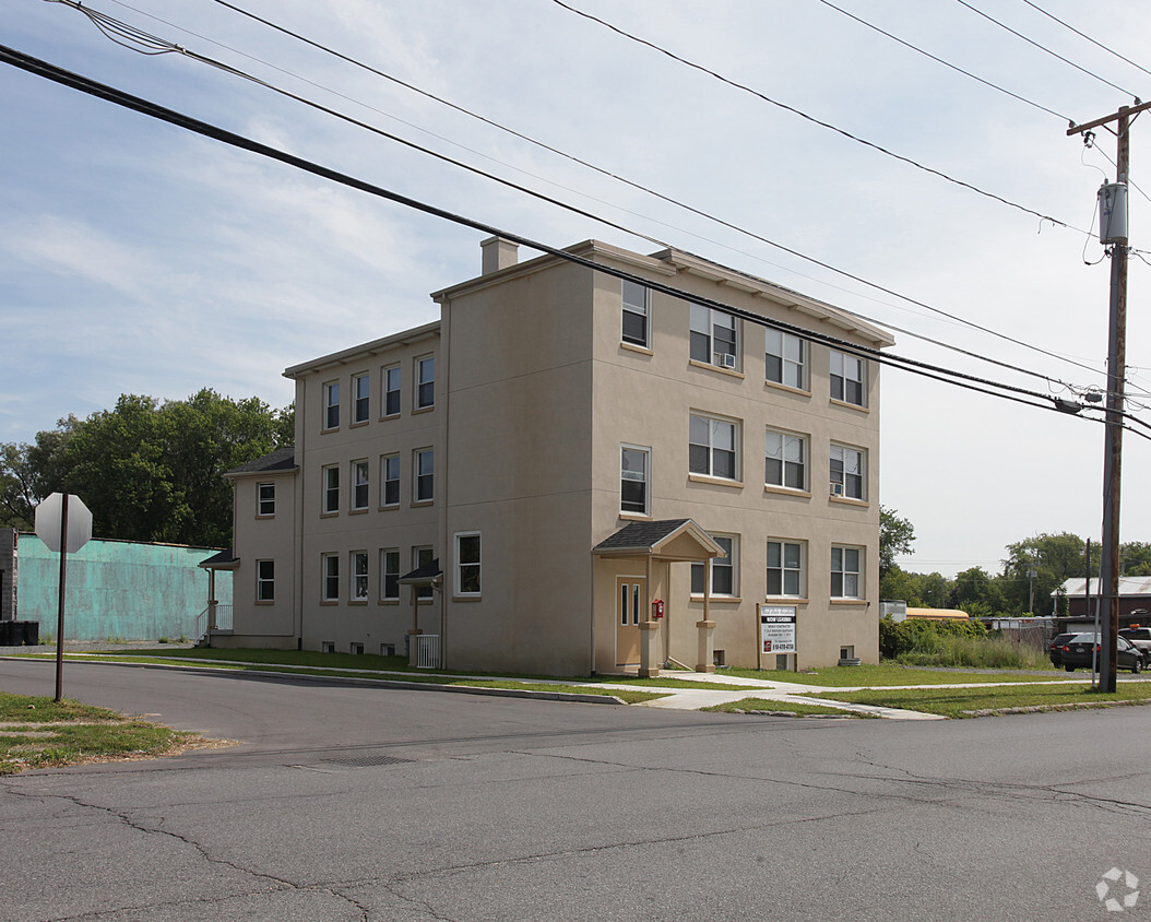 Building Photo - 213 W State St