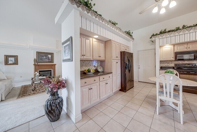 Foto del edificio - 3 Bed, 3 Bath Condo for Rent – Available August 5th