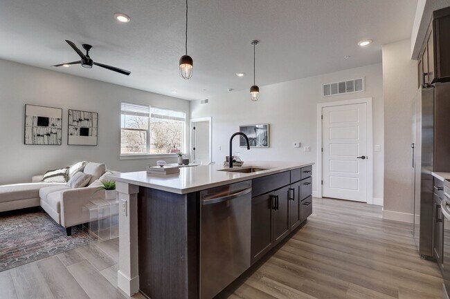 Foto del edificio - Modern 2 bedroom 2 bathrooms available in ...
