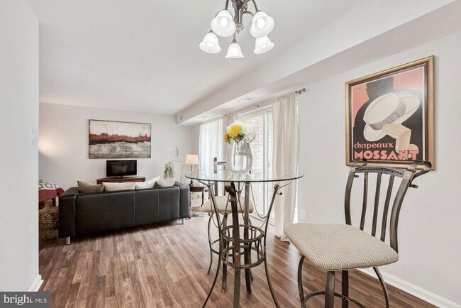 Foto del edificio - 6151 Edsall Rd
