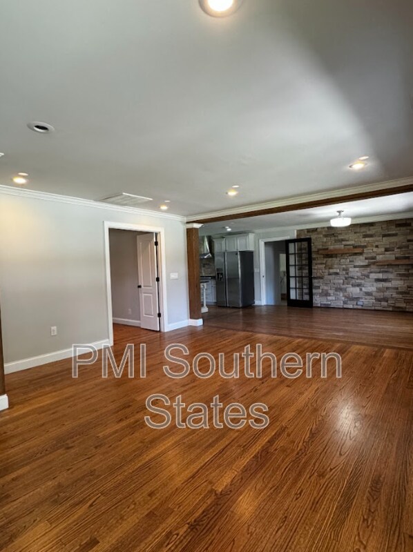 Building Photo - 2706 E Lee Rd