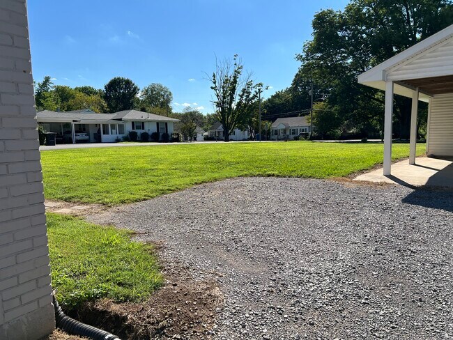 Building Photo - 621 Kingwood Dr