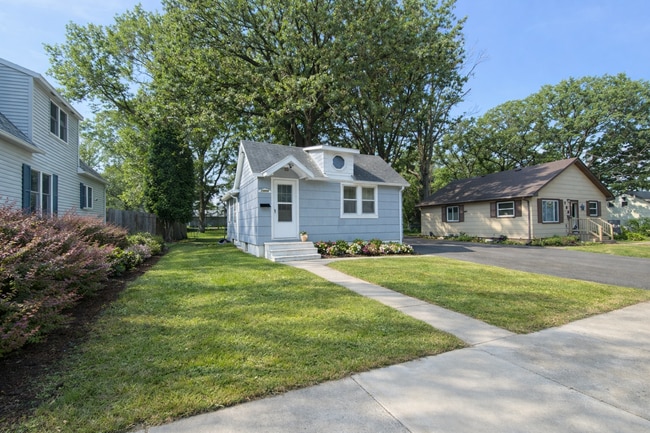 Building Photo - 1000 13th Ave NE