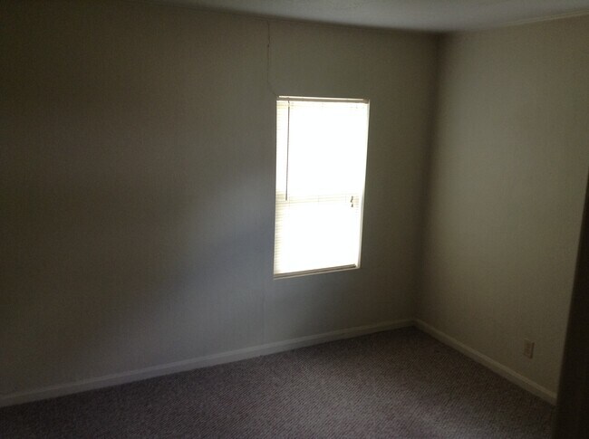 Segunda habitación con ventana orientada al oeste. - 24 N K St