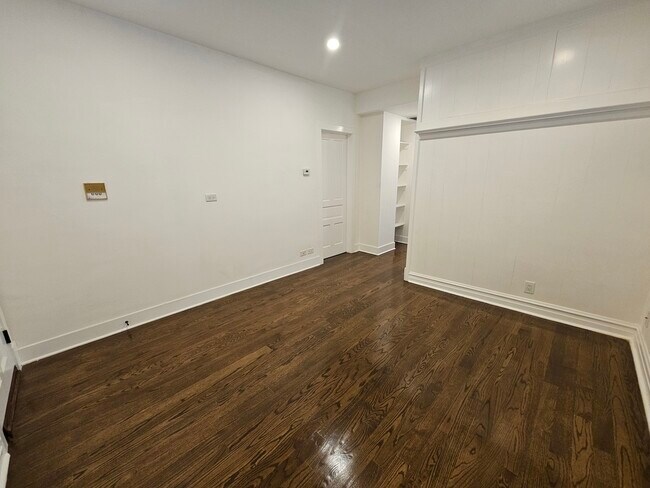 Foto del edificio - 2541 N Southport Ave