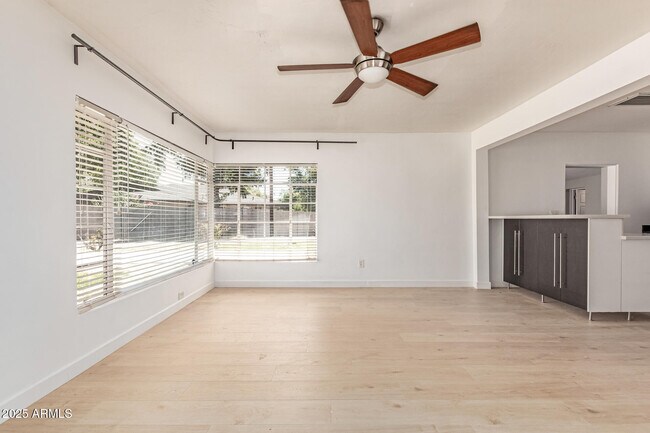 Foto del edificio - 1049 E Colter St