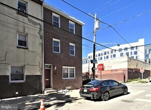Building Photo - 1554 N Lawrence St
