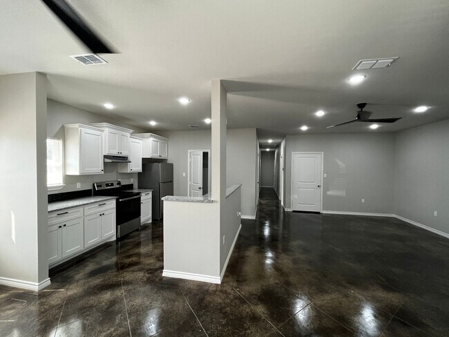 Foto del edificio - 705 County Rd 326 E