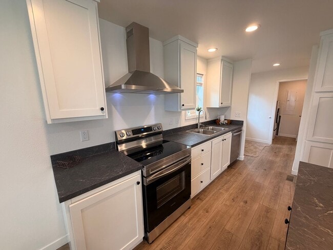 Building Photo - Stunning 3 Bed, 2 Bath Home in Medical Lake!
