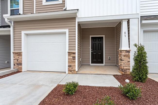 Foto del edificio - Townhome in desired Flowers Plantation, 3 ...