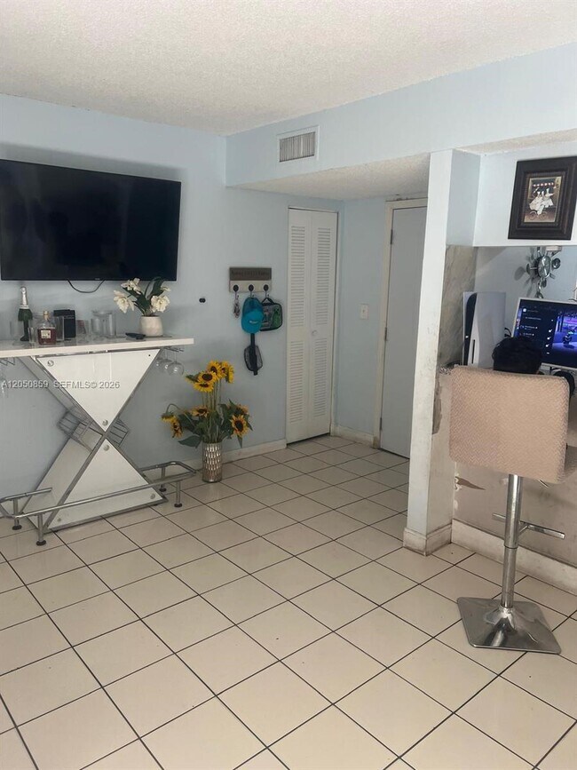 Foto del edificio - 590 NW 114th Ave