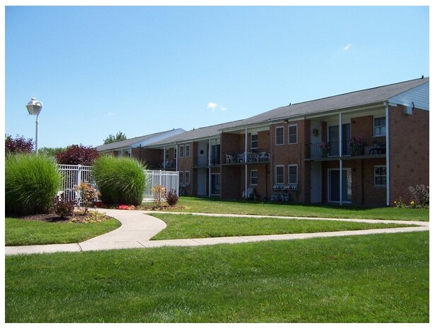 Orangewood Park - Orangewood Apartments