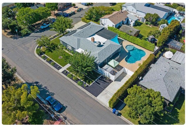 Building Photo - 5010 Randlett Dr