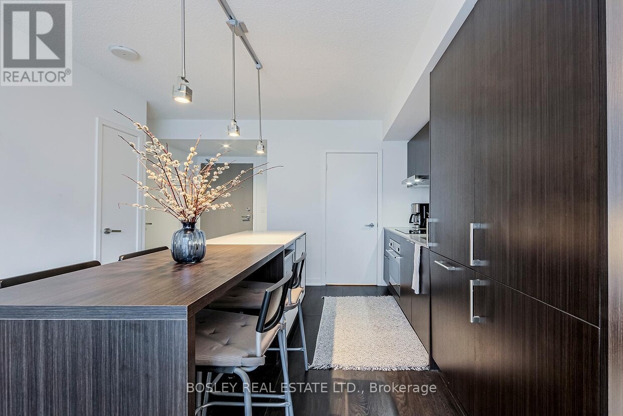 Photo principale - 100-1100 Harbour St