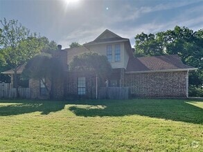 Building Photo - 104 NE Timber Ridge Dr