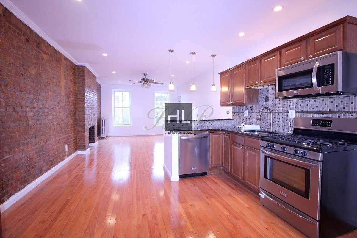 Primary Photo - 606 Vanderbilt Ave
