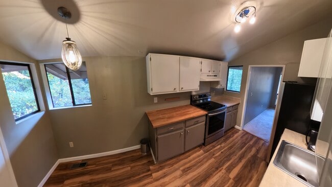 Cocina - 19124 61st Place NE