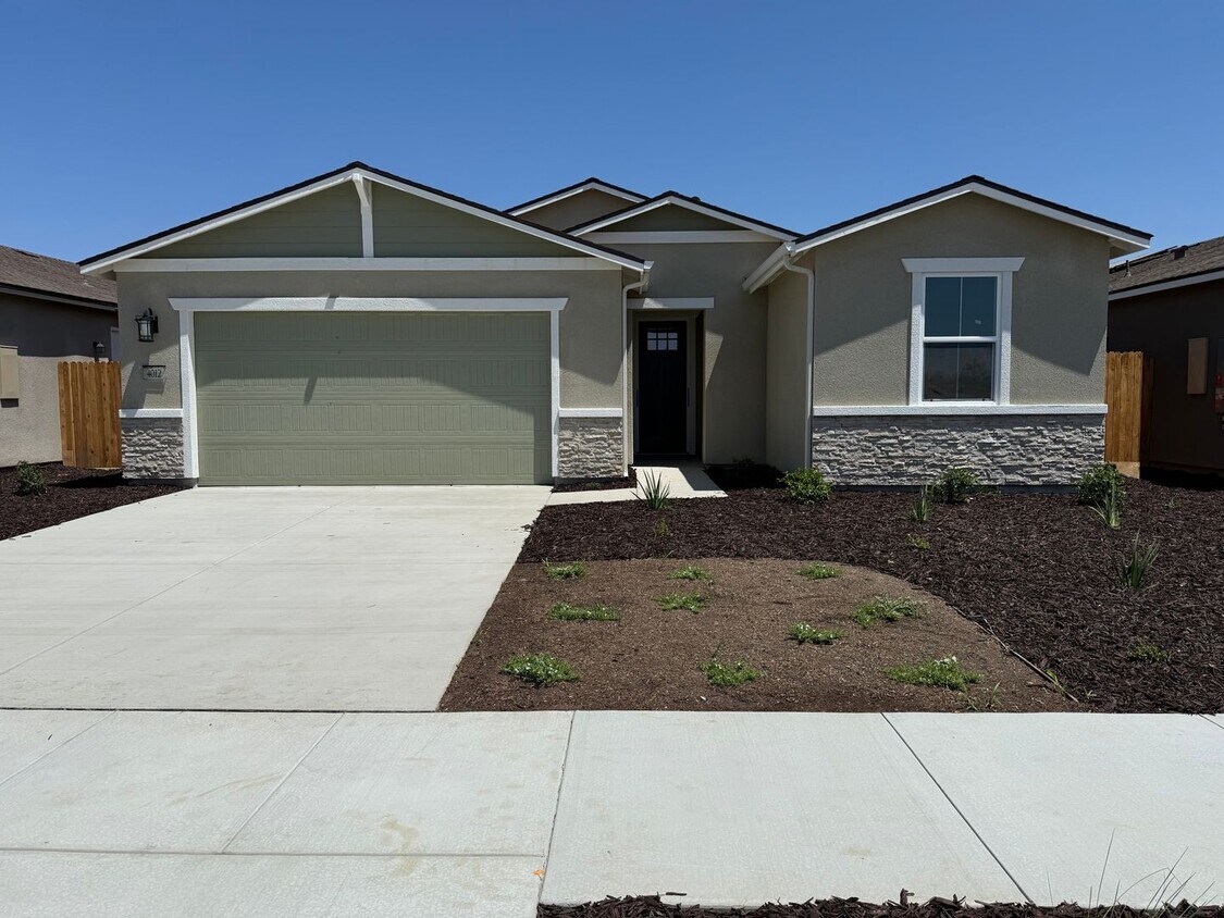 Foto principal - Brand New Home for rent in Visalia