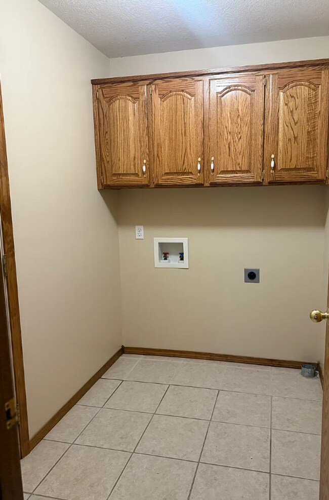 Foto del edificio - BEAUTIFUL FULLY FENCED HOME IN NIXA SCHOOL...