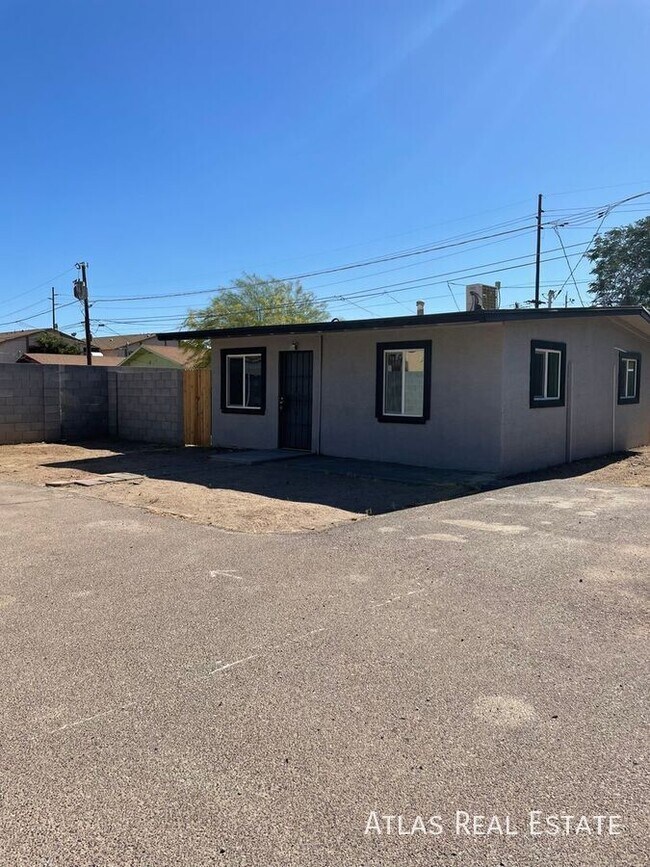 Building Photo - 1741 W Desert Cove Ave