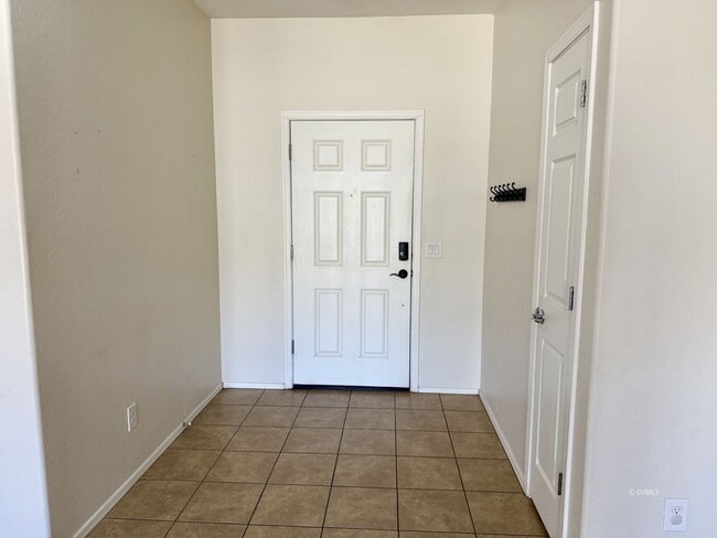 Building Photo - 1721 N Eloisa Ln