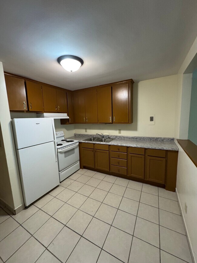 Foto del edificio - 556 Jenks Ave E