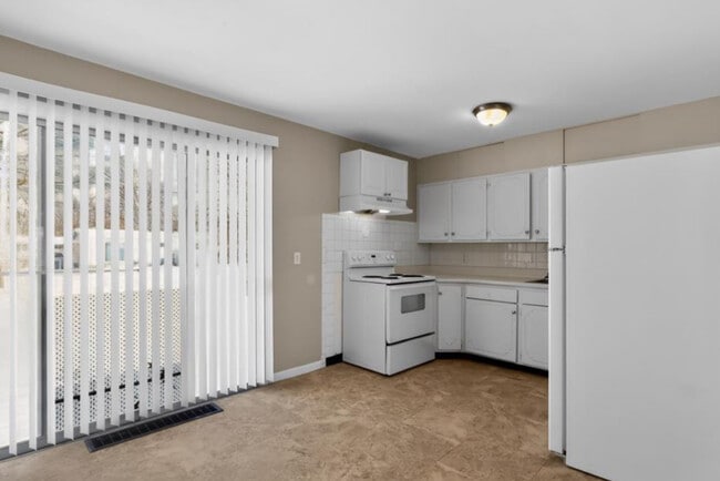 Building Photo - 296 Meadowcrest Dr