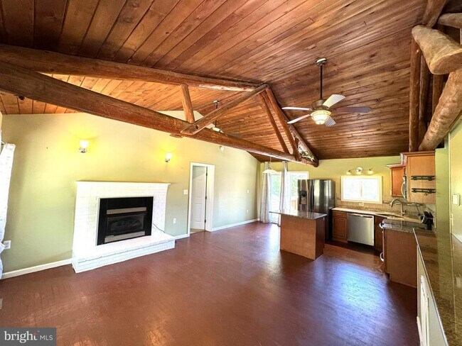 Building Photo - 454 Pine Ridge Dr