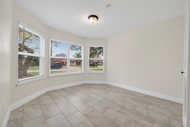 Building Photo - 10706 Lazy Meadows Dr