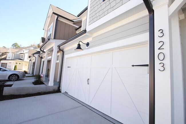 Building Photo - 3 Bedroom, 2.5 Bath with 2 Car Garage! - P...